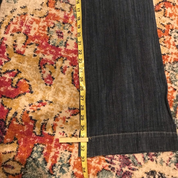 Cache jeans with embellished pockets - Picture 4 of 6